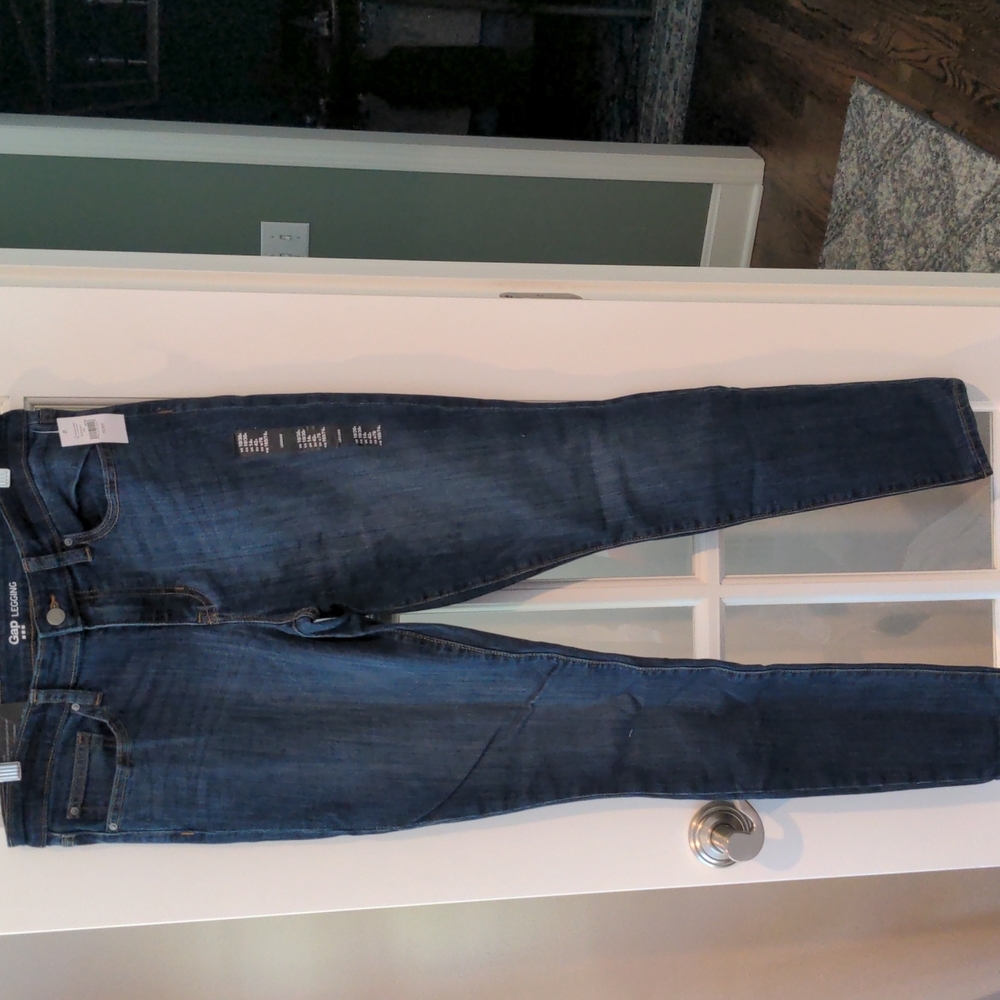 NWT GAP Factory Legging Jeans Size 10. Size 10/30R New